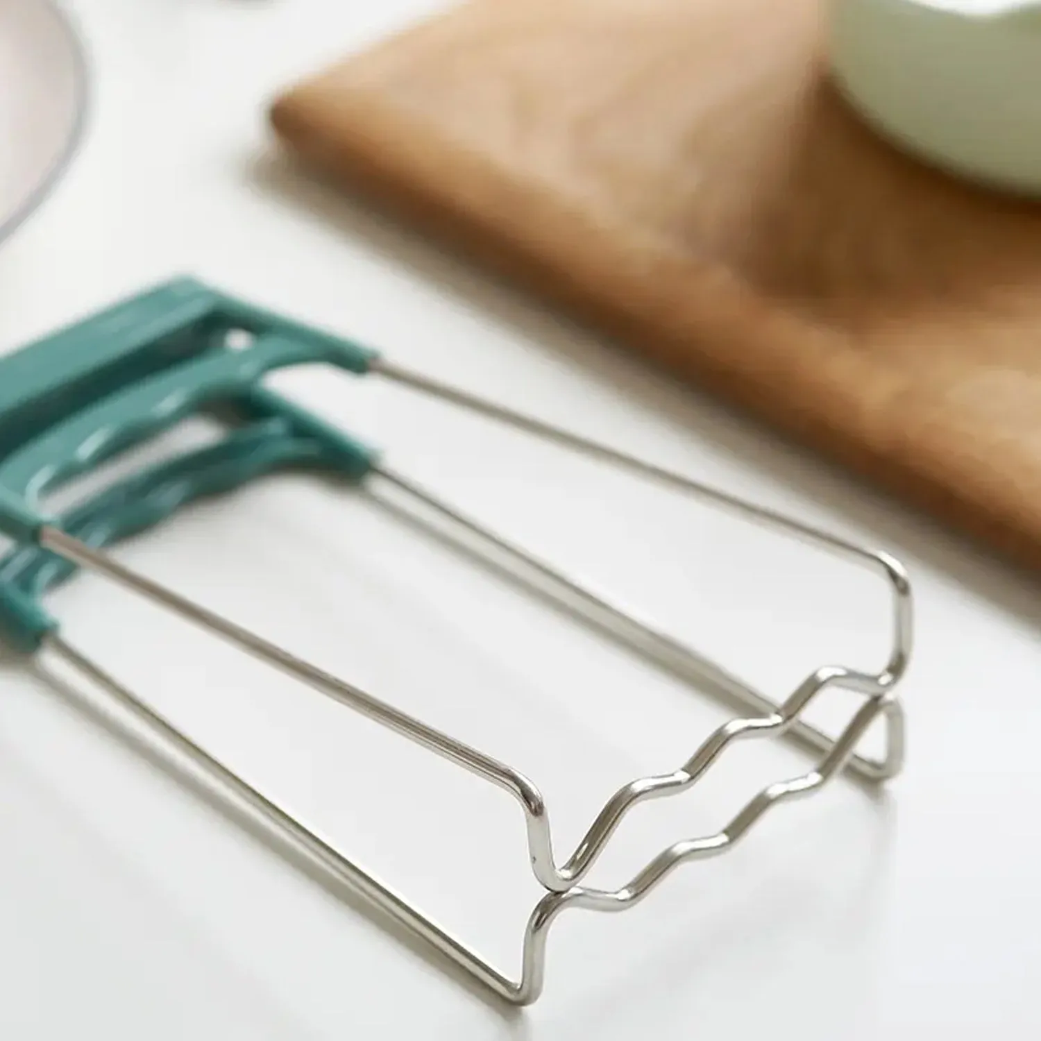 Kitchen Tongs, Bowls Clip WearResistant Bowls Plates Clip Lifter For Restaurants for Kitchen (1 Pc)